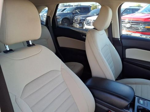 Certified 2024 Ford Edge SE image 12