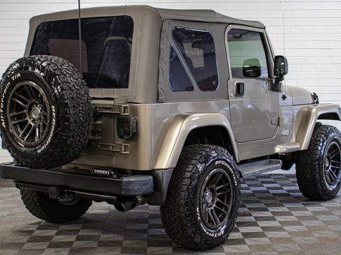 Used 2004 Jeep Wrangler Sahara AWD/4WD image 3