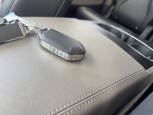 Used 2026 Kia Carnival FWD image 21