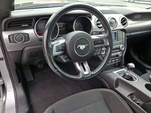 Used 2020 Ford Mustang GT RWD image 2
