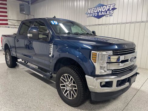 Used 2019 Ford F250 Lariat w/ Lariat Value Package AWD/4WD image 3