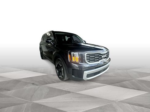 Used 2025 Kia Telluride S FWD image 2