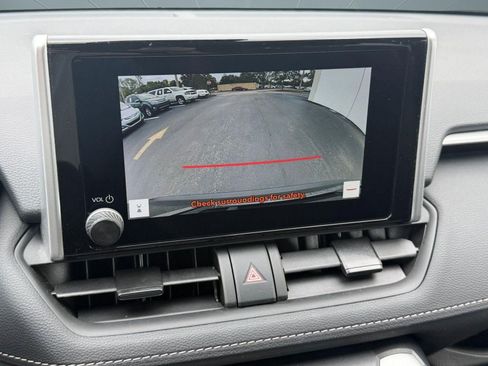 Used 2025 Toyota RAV4 LE AWD/4WD image 25