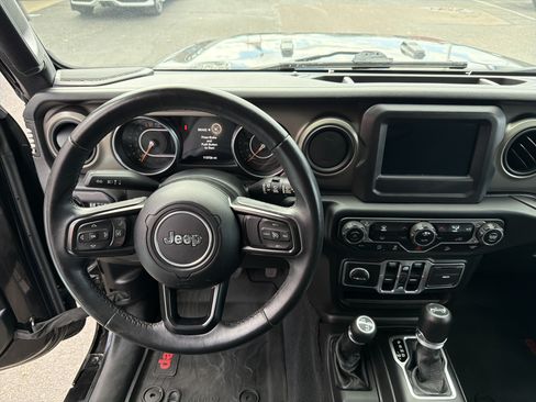 Used 2018 Jeep Wrangler Unlimited Sport S AWD/4WD image 11
