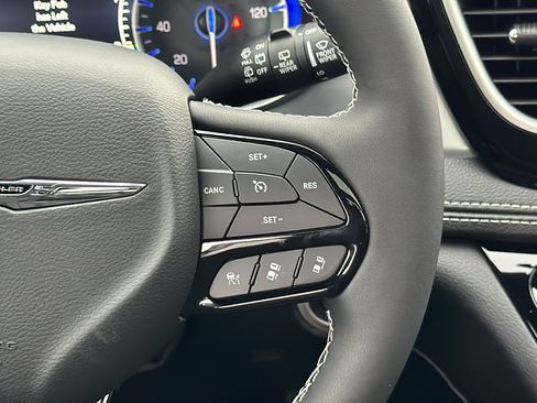 New 2026 Chrysler Pacifica Limited FWD image 21