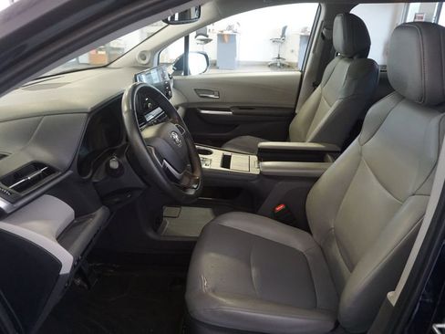 Used 2024 Toyota Sienna XLE w/ XLE Plus Package AWD/4WD image 21