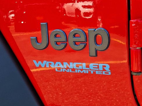 Used 2022 Jeep Wrangler Unlimited Rubicon 4xe w/ Cold Weather Group AWD/4WD image 30