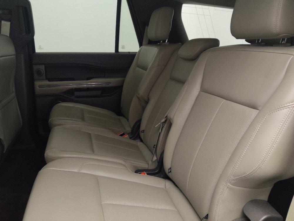 Used 2019 Ford Expedition XLT w/ Equipment Group 202A RWD image 18