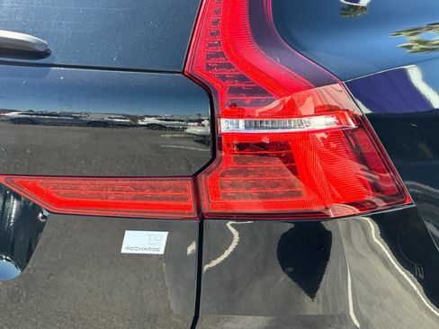 Certified 2024 Volvo XC60 T8 Plus image 33