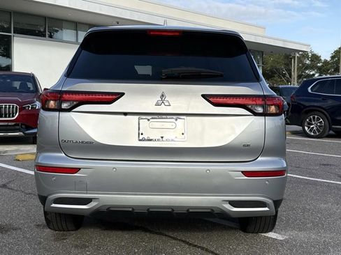 Used 2024 Mitsubishi Outlander SE image 4