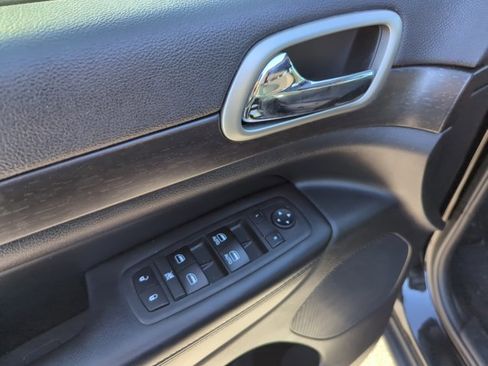 Used 2018 Jeep Grand Cherokee Laredo image 8