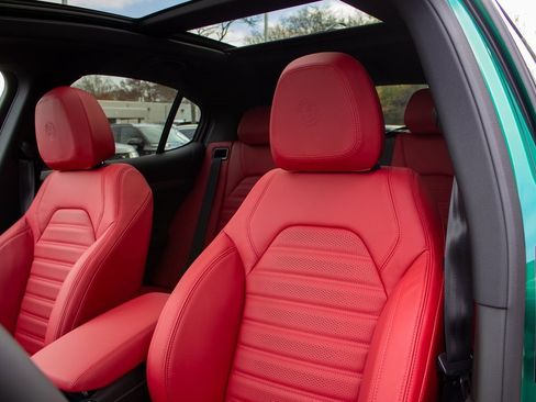 New 2025 Alfa Romeo Stelvio Sprint image 12