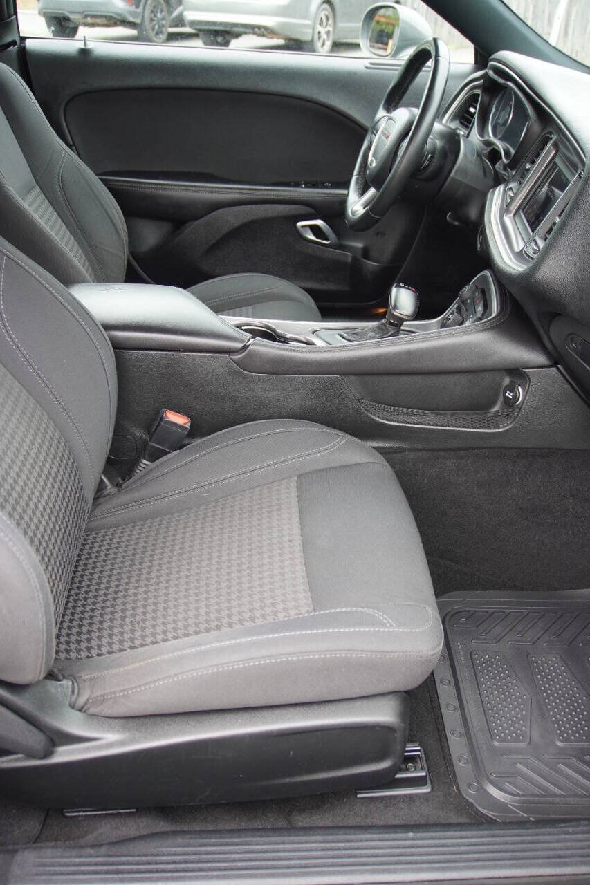Used 2019 Dodge Challenger SXT RWD image 13