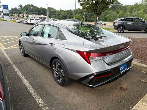 Certified 2025 Hyundai Elantra SEL FWD image 4