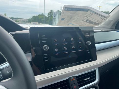 New 2026 Volkswagen Taos SE FWD image 15