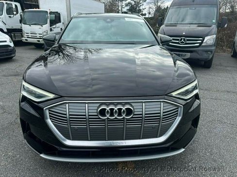 Used 2022 Audi e-tron Premium image 2