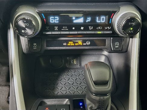 Used 2025 Toyota RAV4 XLE FWD image 23