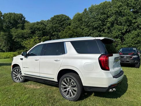 Used 2021 GMC Yukon Denali w/ Denali Premium Package AWD/4WD image 4