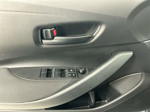 Used 2022 Toyota Corolla LE image 11