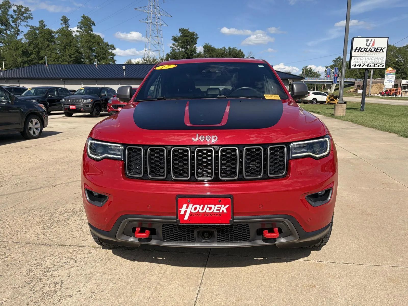 Used 2017 Jeep Grand Cherokee Trailhawk w/ Trailhawk Luxury Group AWD/4WD image 2