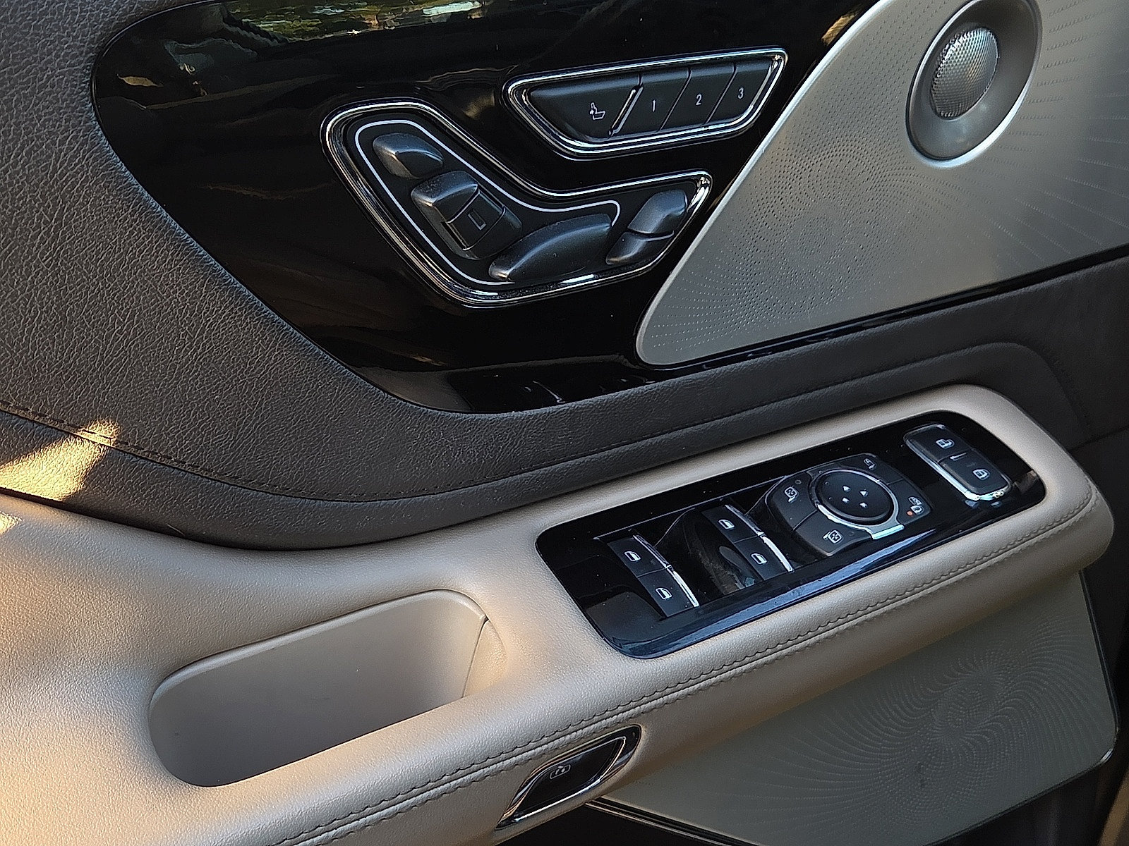 Used 2021 Lincoln Aviator Reserve w/ Equipment Group 202A AWD/4WD image 14