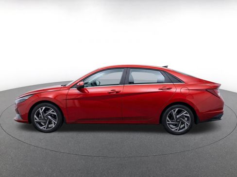 Used 2025 Hyundai Elantra Limited FWD image 4