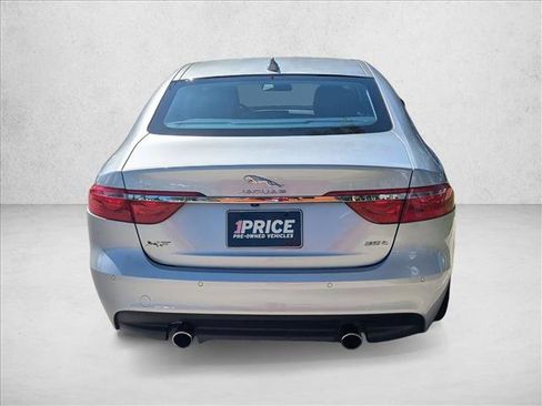 Used 2018 Jaguar XF Prestige image 3