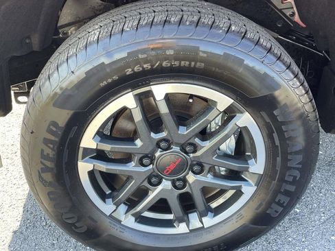Used 2025 Toyota Tacoma TRD Sport AWD/4WD image 7