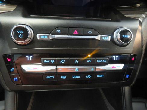 Used 2020 Ford Explorer Limited AWD/4WD image 38