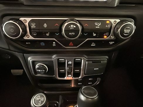 Used 2023 Jeep Wrangler Unlimited Sahara w/ Cold Weather Group AWD/4WD image 26