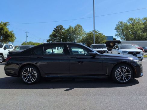 Used 2022 BMW 750i xDrive w/ M Sport Package AWD/4WD image 2