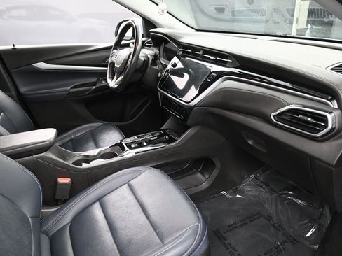 Used 2022 Chevrolet Bolt EUV LT w/ Convenience Package image 36