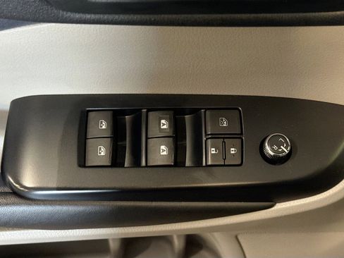 Used 2017 Toyota Highlander XLE w/ Carpet Mat Package AWD/4WD image 15