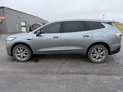 Used 2023 Buick Enclave Essence w/ Experience Buick Package image 4