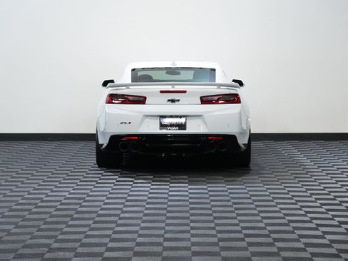 Used 2018 Chevrolet Camaro ZL1 RWD image 7