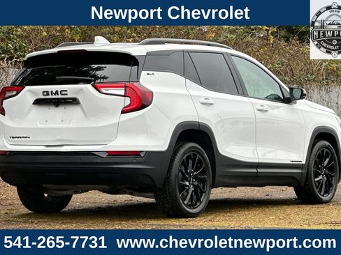 Used 2023 GMC Terrain SLT w/ Tech Package image 4