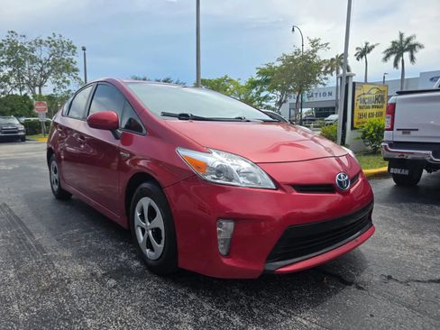 Used 2014 Toyota Prius Two FWD image 2