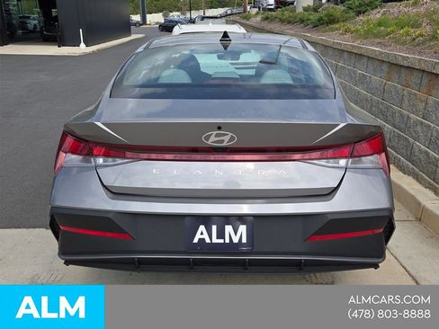 Used 2024 Hyundai Elantra SE image 5