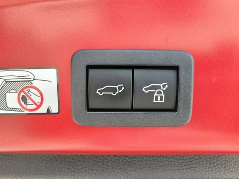 Used 2025 Toyota Corolla Cross AWD Hybrid image 9