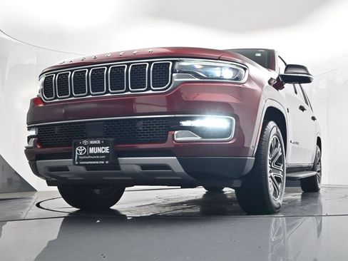 Used 2024 Jeep Wagoneer Series II AWD/4WD image 54