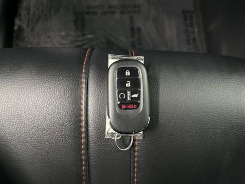 Used 2025 Honda Pilot TrailSport image 40