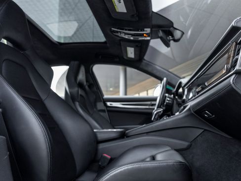 Used 2020 Porsche Panamera GTS image 43