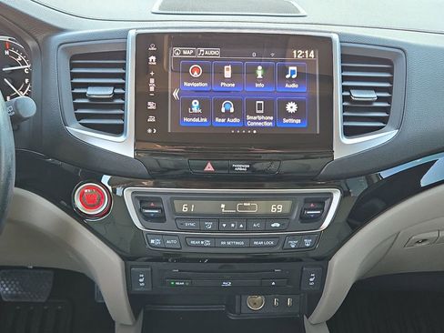 Certified 2018 Honda Pilot Touring image 23