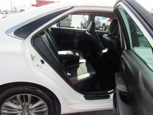 Used 2017 Toyota Camry SE w/ Moonroof Package image 25