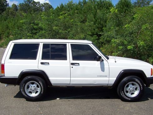 Used 1999 Jeep Cherokee SE image 5