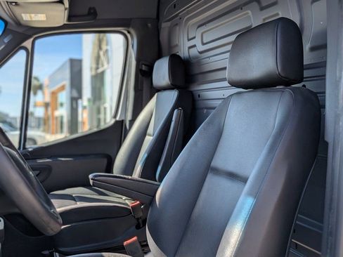 Used 2020 Mercedes-Benz Sprinter 2500 image 14