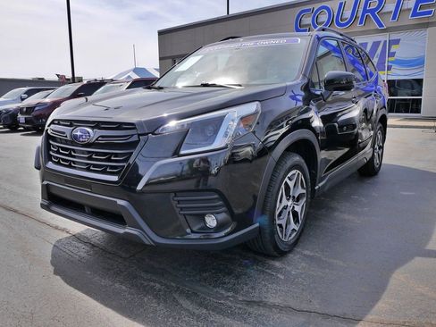 Used 2024 Subaru Forester Premium image 3
