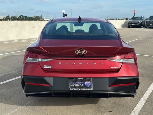 Used 2025 Hyundai Elantra Limited FWD image 12