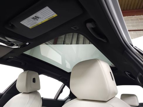 Used 2025 BMW 550e xDrive w/ Executive Package image 17