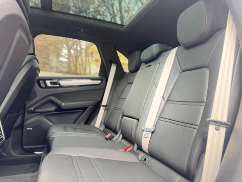 Used 2023 Porsche Cayenne S Platinum image 17